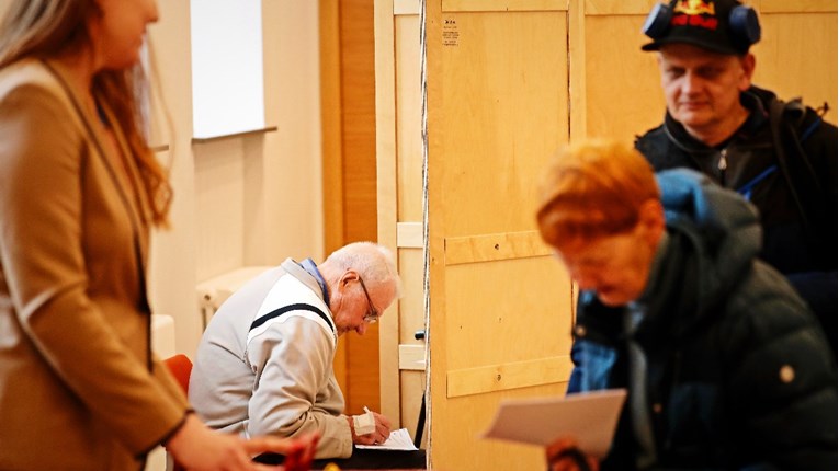 Stranka desnog centra u Latviji vodi na izborima prema izlaznim anketama