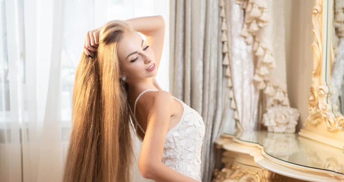 Moderna Zlatokosa: Nije se šišala trideset godina, a kosa joj je sada duža od nje same