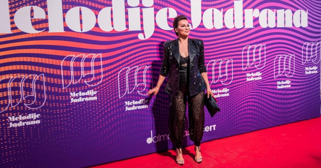 Nina Badrić u upečatljivom outfitu nastupila na Melodijama Jadrana