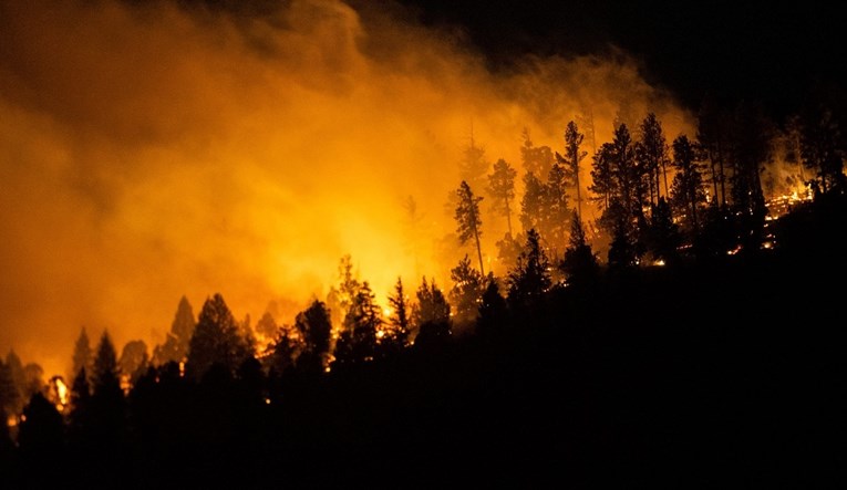 Ogromni požari u SAD-u, izgorjelo preko 160 kuća: "Spakirajte torbe"