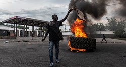 Na Haitiju nasilni prosvjedi protiv vlade. Ubijena dva novinara, tijela im zapalili
