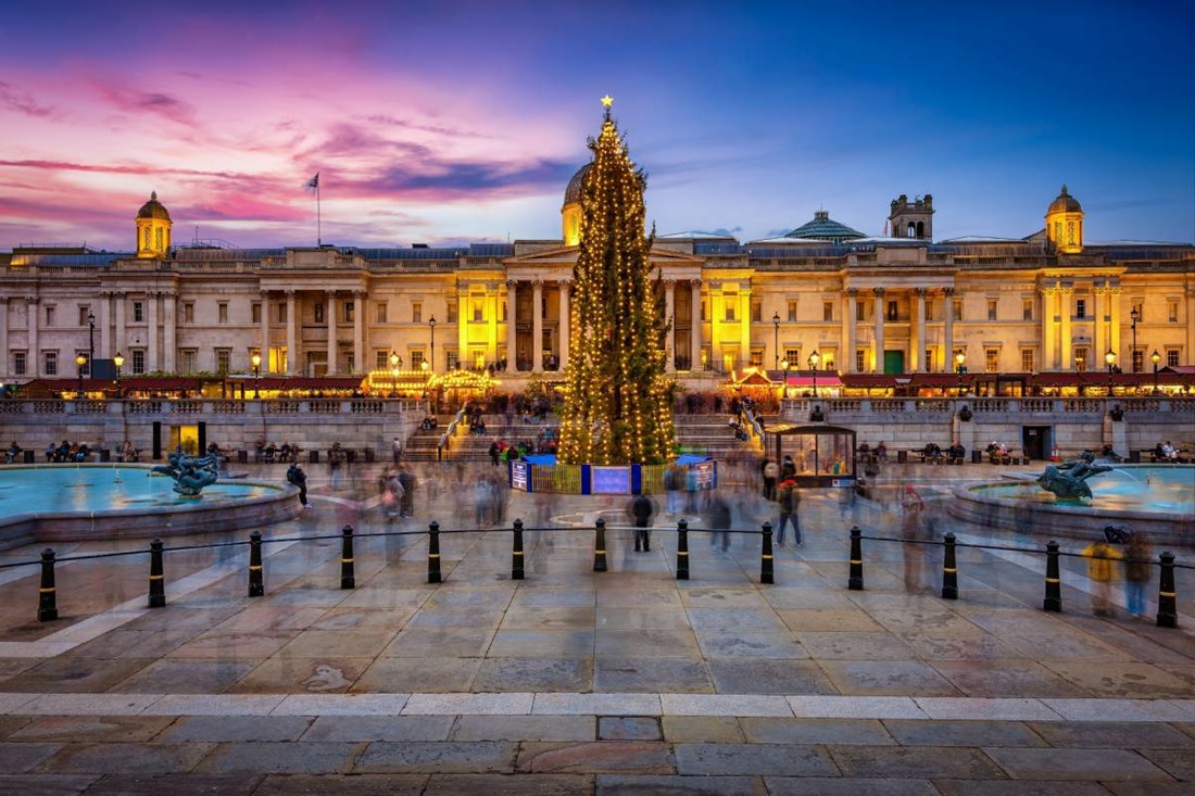 Božićno drvce s Trafalgar Squarea postalo hit na mrežama: "Kao naručeno s Temua"