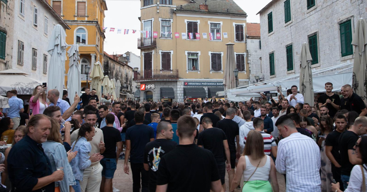 Ovako je rano jutros izgledao Sinj, ulice su bile pune