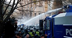 Gruzijska policija hapsila aktiviste i vodenim topovima tjerala prosvjednike
