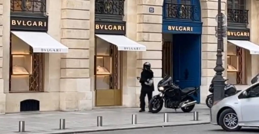 VIDEO U centru Pariza opljačkana luksuzna zlatarnica, šteta milijunska. Pogledajte