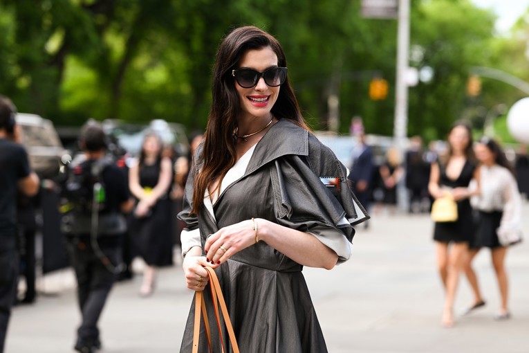 Anne Hathaway (43) je trudna