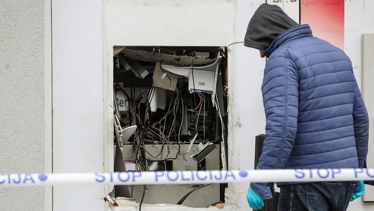 Oko tri ujutro u selu kod Zagreba eksplozijom razvaljen bankomat