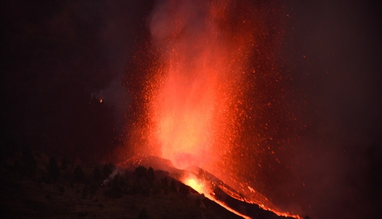 Eruptirao vulkan na Kanarima, evakuirane tisuće ljudi