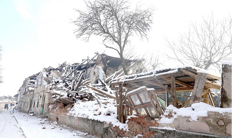 Iz šibenske tvrtke kažu da nemaju veze s obnovom na Baniji, a našli su se na popisu