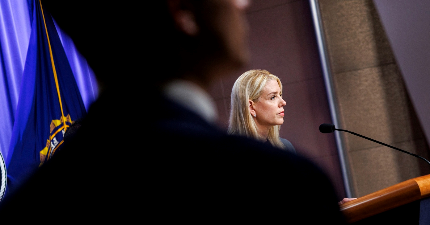 Espteinovi spisi: Američko ministarstvo slučajno otkrilo lice tajnog agenta FBI-ja