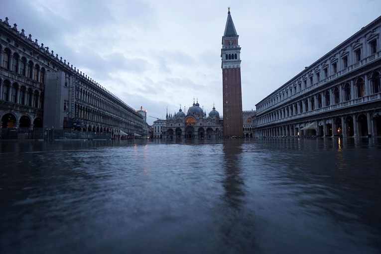 VIDEO Venecija opet potopljena, voda narasla za skoro metar i pol