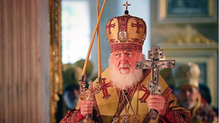 Patrijarh Kiril ima koronu
