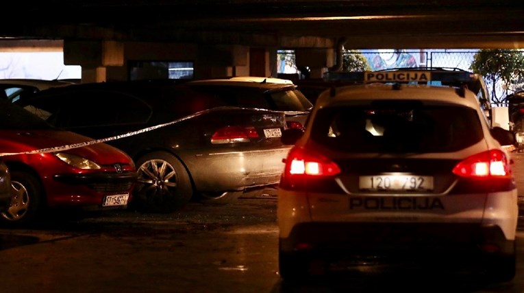 U garažama u Splitu izgorio auto, drugi oštećen