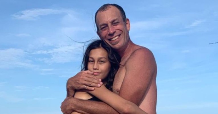 Tata dizajnira kupaće kostime u kojima će se njegova trans-kći osjećati ugodno