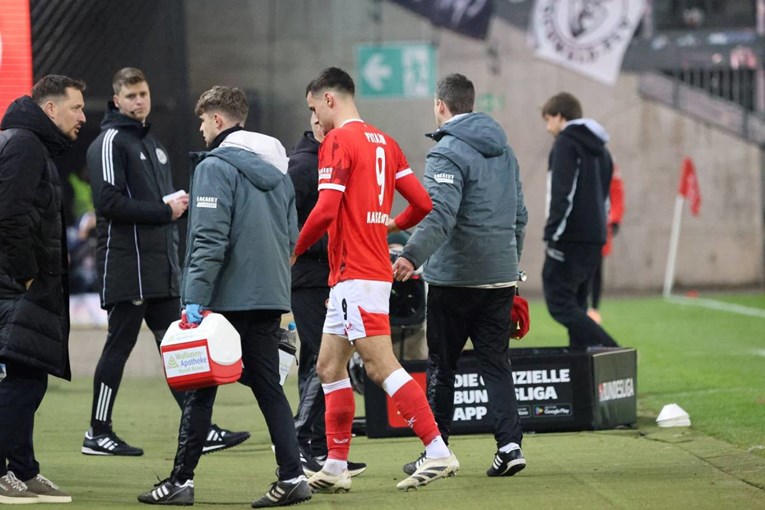 Hrvatski golgeter se teško ozlijedio. Trener: Baš nema sreće. Ovo je tragično