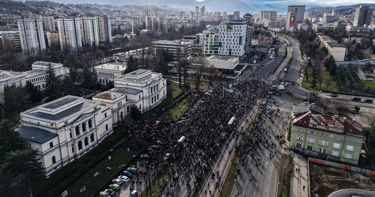 FOTO Tisuće prosvjednika u Sarajevu. Nose fotke poginulog Erdoana i ozlijeđene Elle
