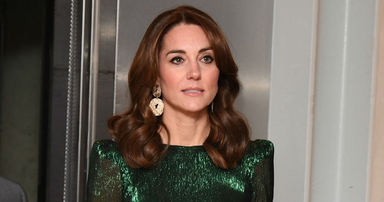Ni Kate Middleton nije odoljela haljini koju obožavaju slavne dame