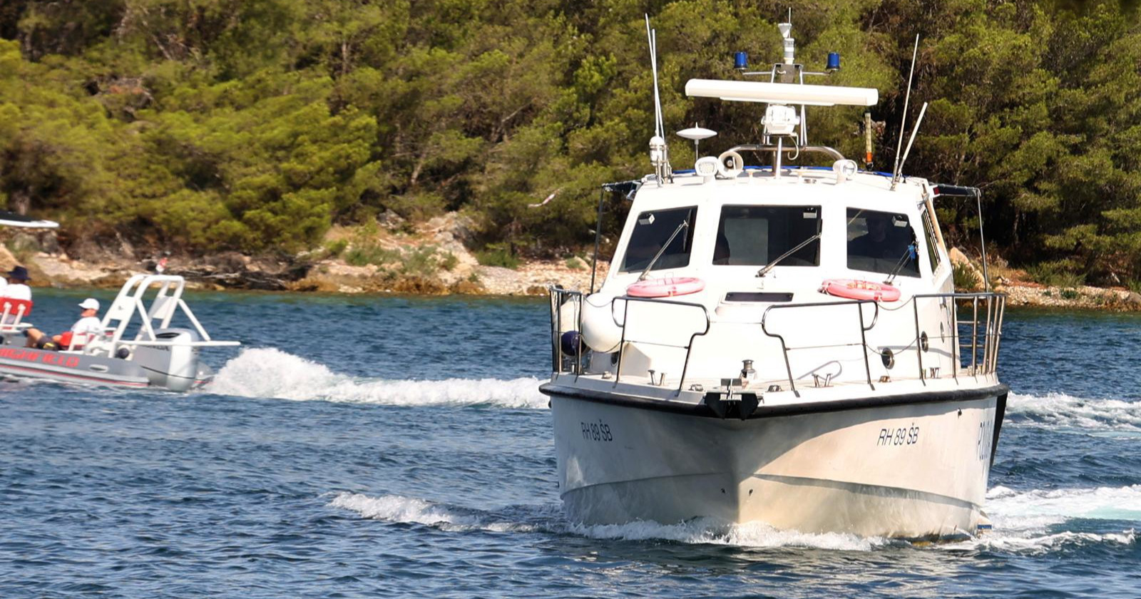 Kod Pule uz potopljeni gliser nađeno tijelo, jedna osoba teško ozlijeđena