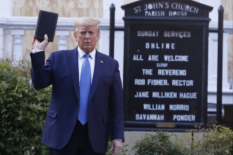 Trump ima novi način proslave 250. obljetnice Amerike. Čitat će Bibliju