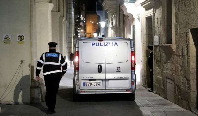Uhićeno više od pola prometnih policajaca na Malti, lažirali prekovremene sate
