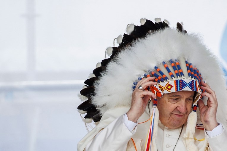 Papa o silovanjima i mučenjima domorodačke djece: Žao mi je. Molim oprost