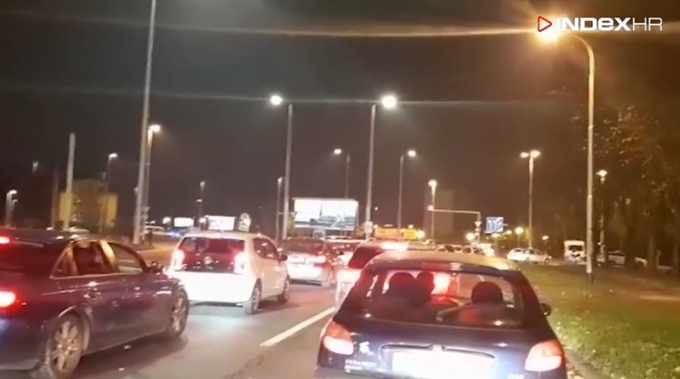 Torcida blokirala promet nakon utakmice, trubili kroz Zagreb