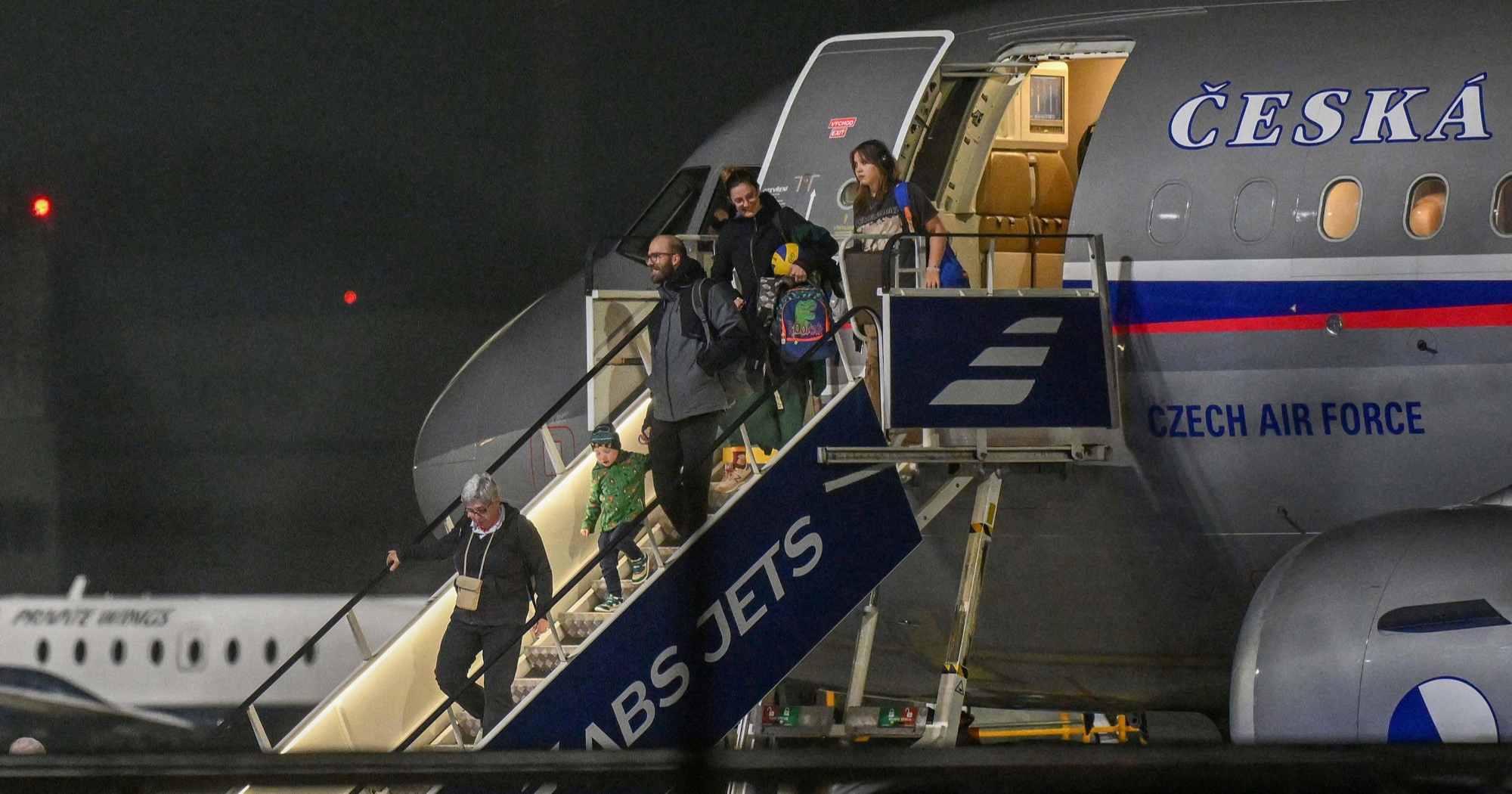 Tisuće čekaju na evakuaciju s Bliskog istoka. Dubai ostaje zatvoren