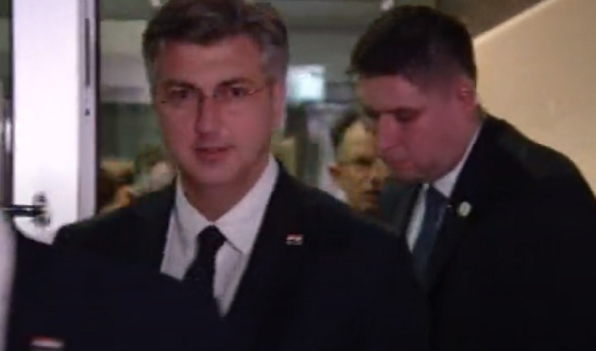 Plenković samo prošao kraj novinara, nije želio odgovarati na pitanja o GUP-u