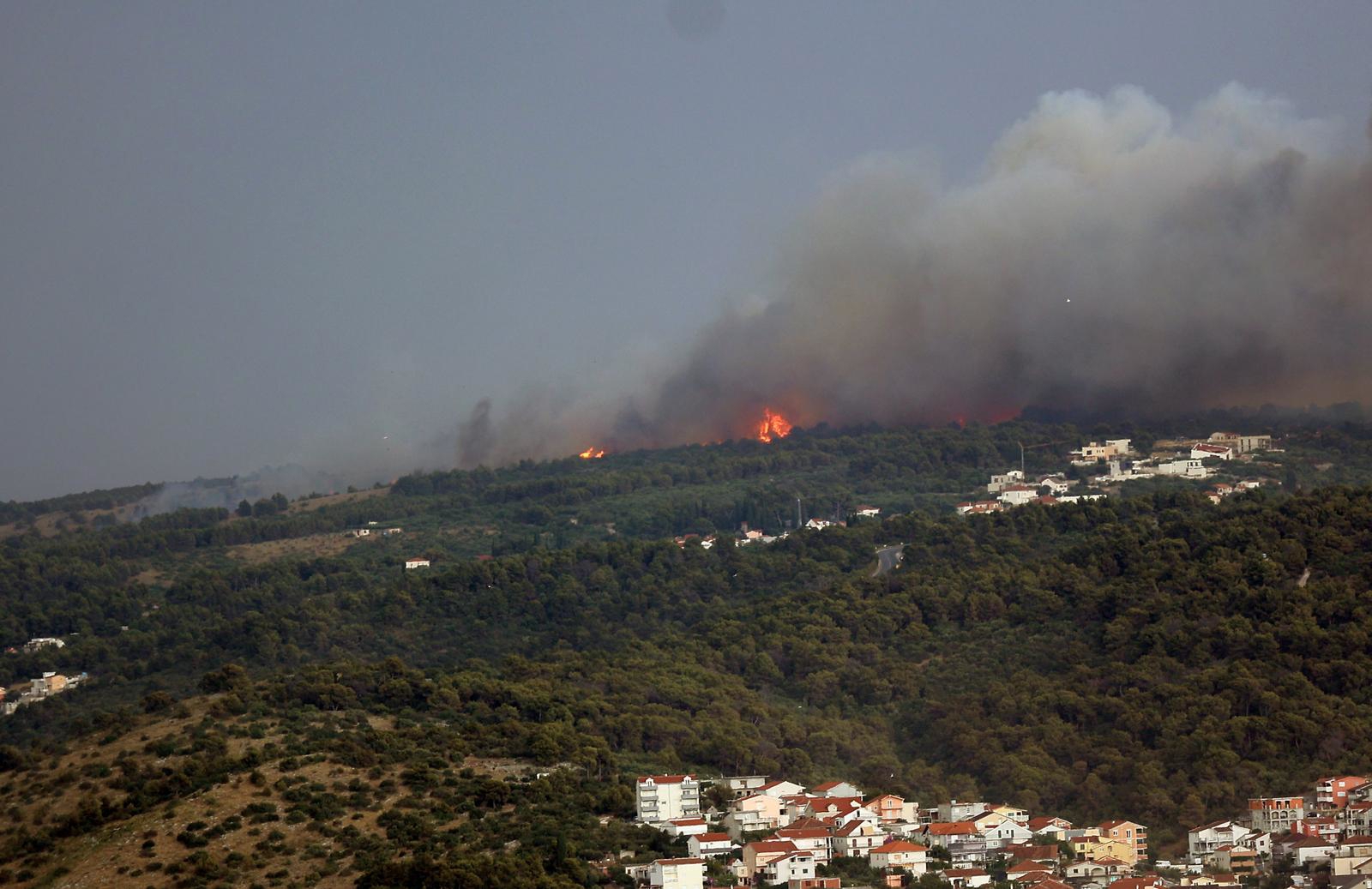 Pojačana pripravnost vatrogasaca zbog velike opasnosti od nastanka požara