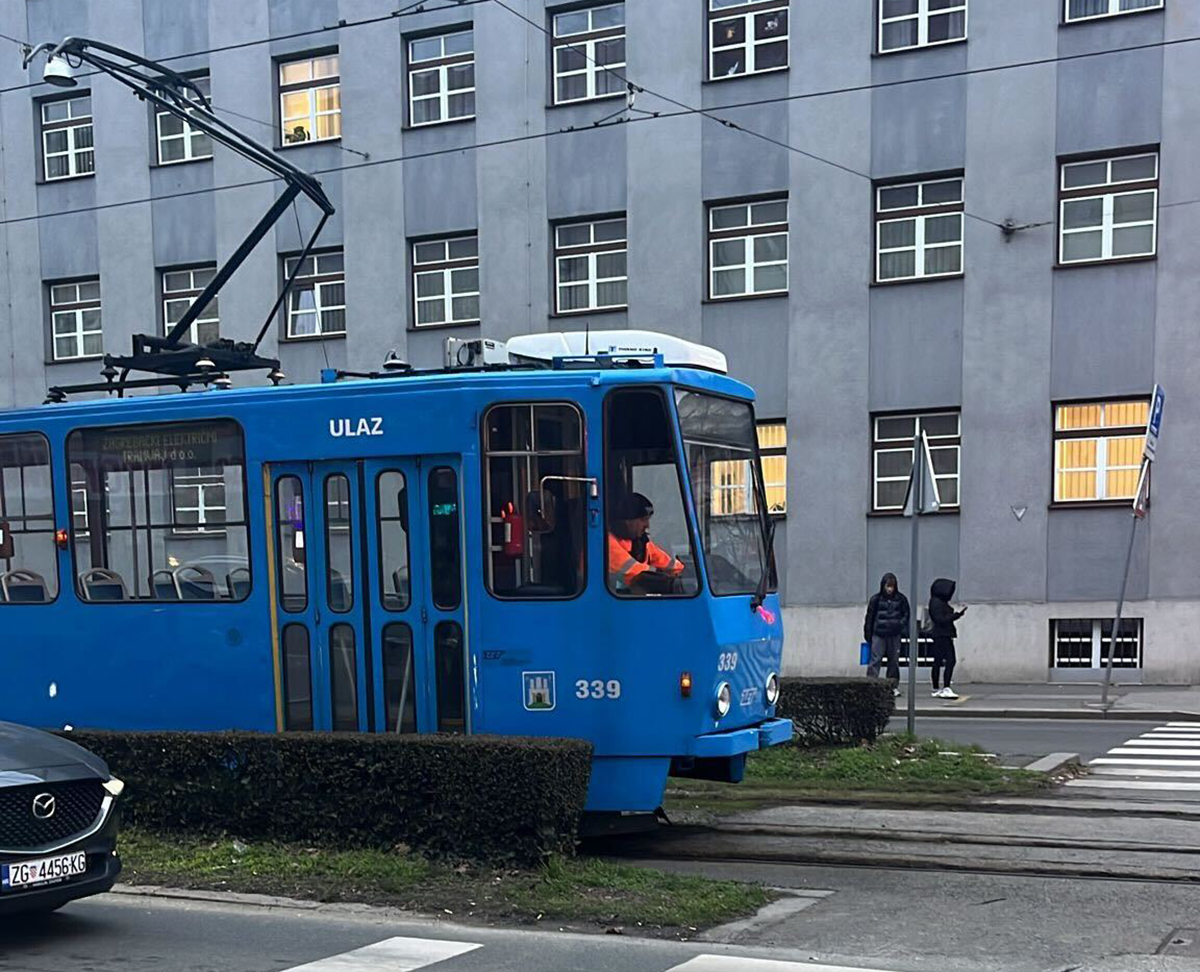 Pokvario se tramvaj kod džamije u Zagrebu, neke linije prometuju skraćeno