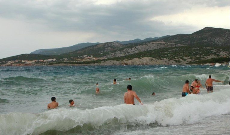 Zabranjeno kupanje na plaži kod Novog Vinodolskog, puna je Escherichije coli