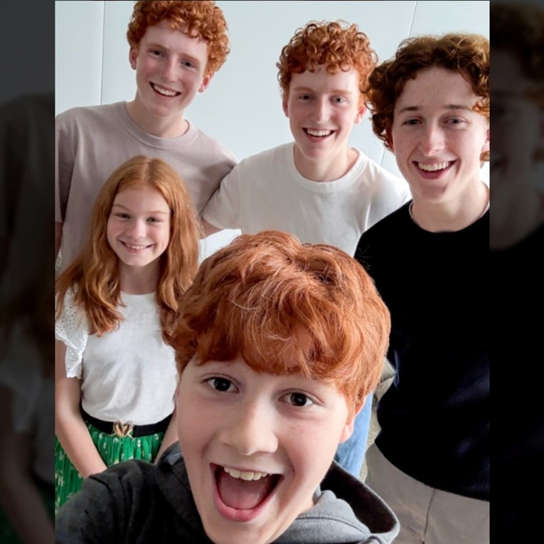 HBO objavio fotku obitelji Weasley iz serije o Harryju Potteru. Dio fanova oduševljen