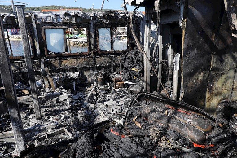 Na Čiovu usred noći izgorio putnički brod. Policija objavila uzrok požara
