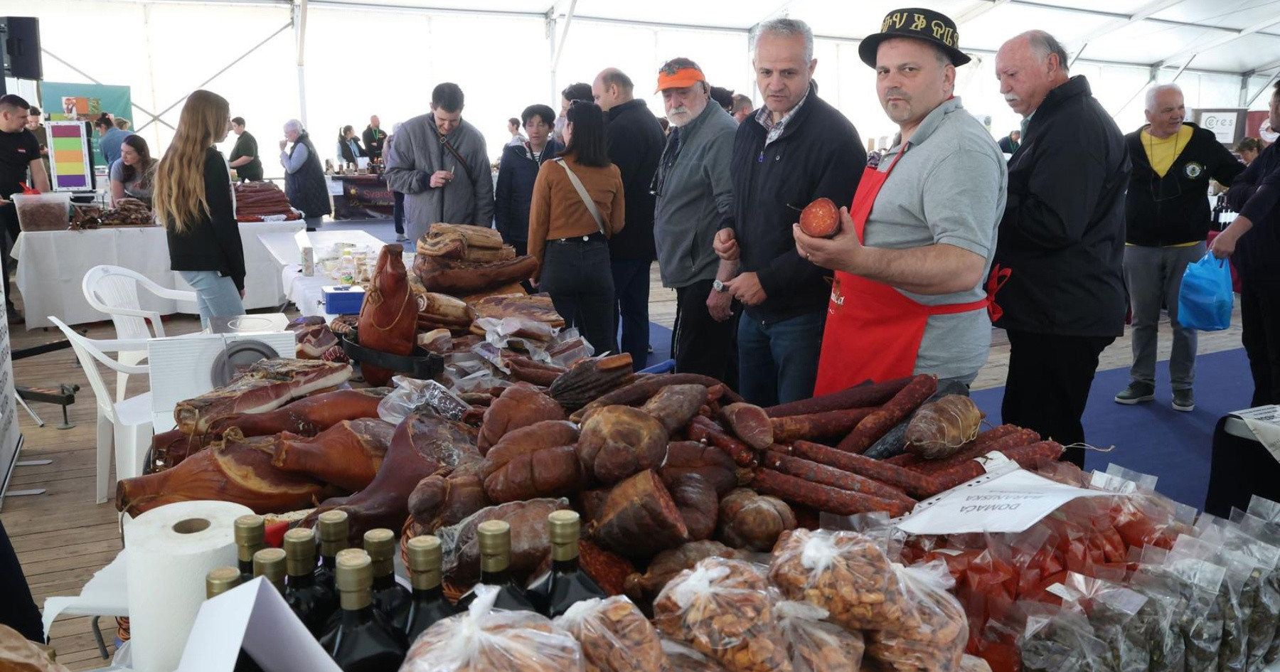 FOTO Otvoren 15. Sajam agroturizma u Skradinu. Nudi se svašta, od pršuta do soparnika