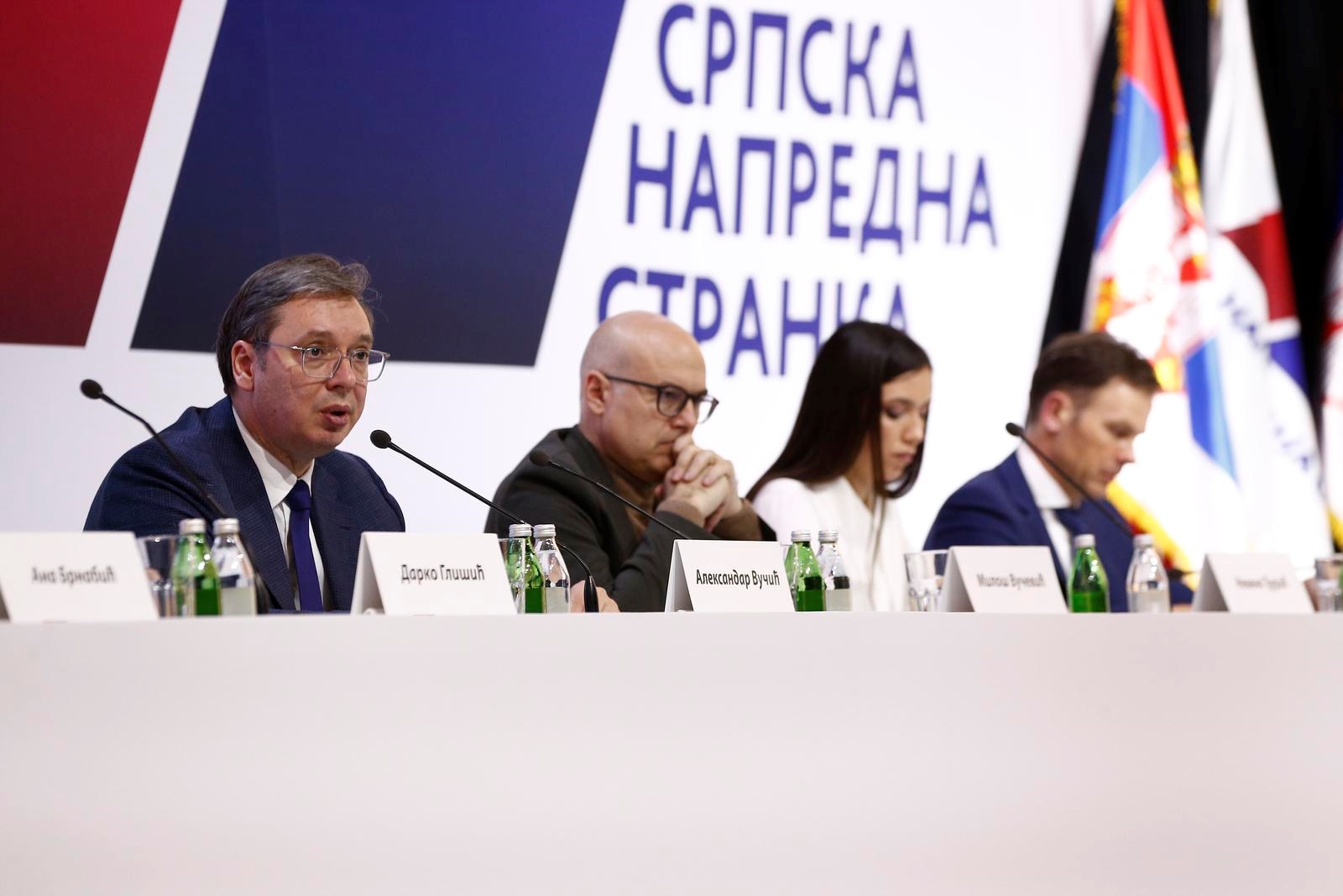 Vučić i službeno više nije na čelu SNS-a, imenovan novi šef stranke