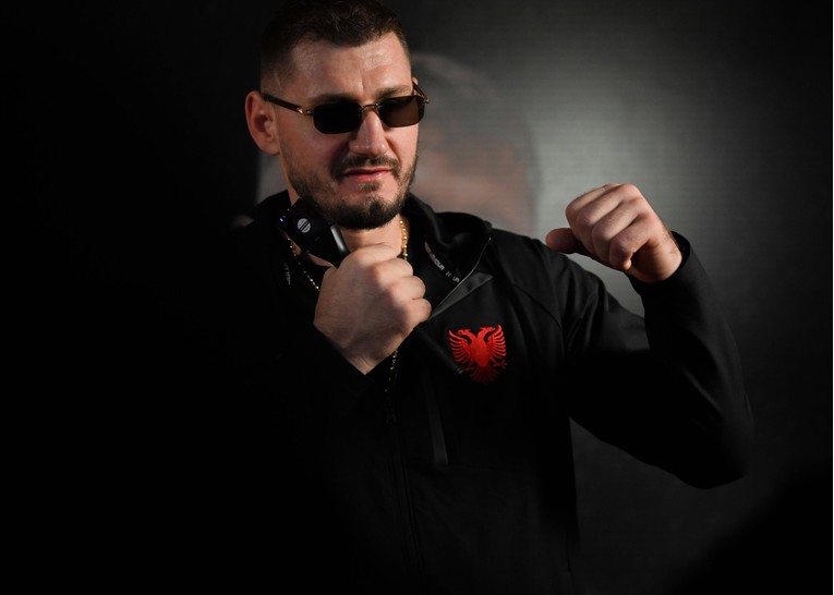 Tko je Albanac koji je skoro šokirao svijet? U dvoranu je ušao da bi smršavio