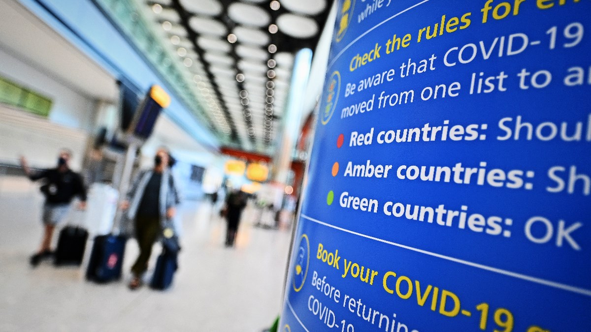 Britanija radi na tome da dopusti putovanja cijepljenim građanima