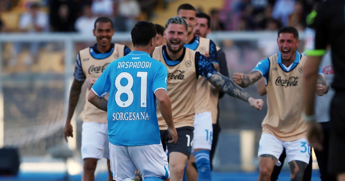 VIDEO Napoli golčinom iz slobodnjaka pobijedio Lecce i približio se Scudettu
