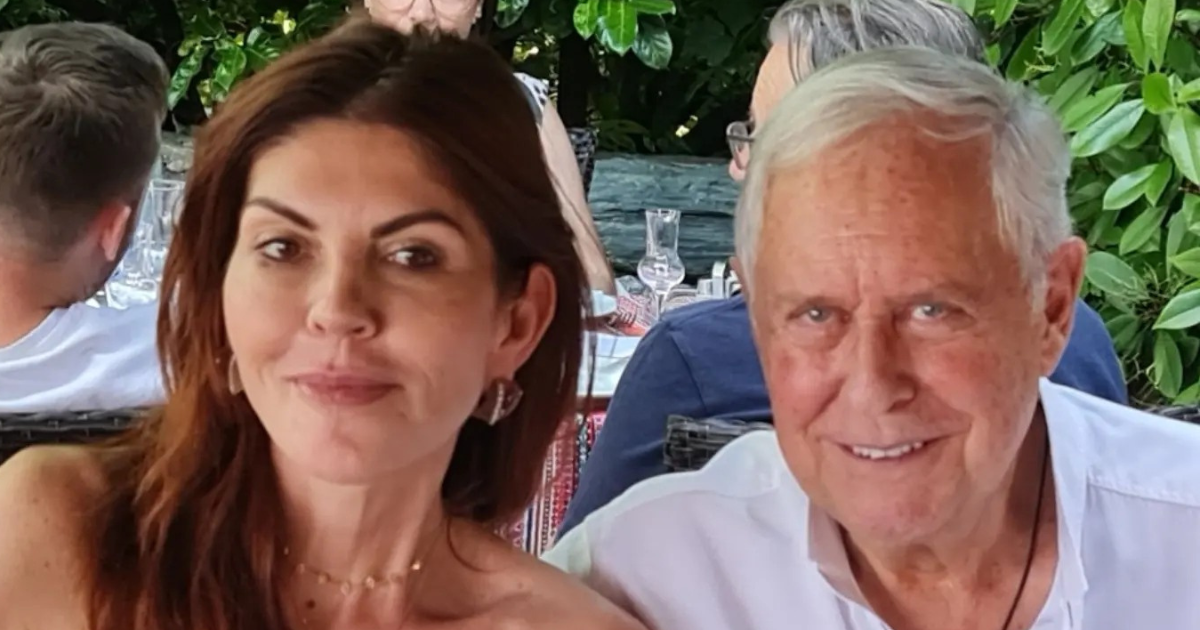 Dikan otkrio ime brinete s kojom objavljuje fotke na Fejsu: Još korak do oltara