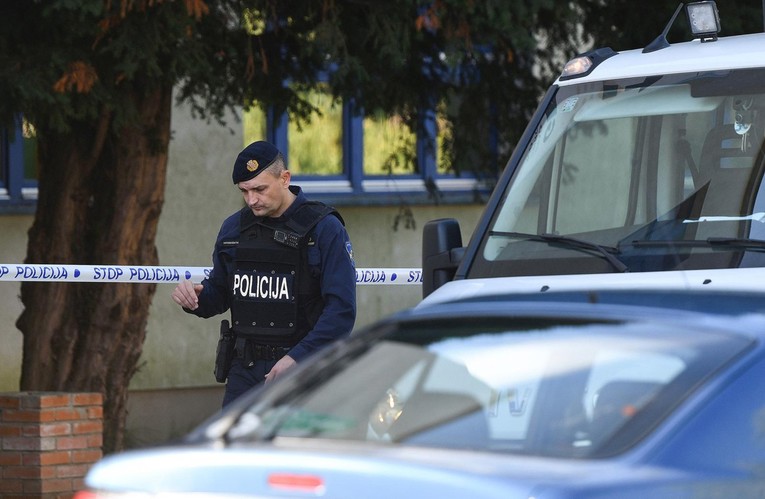 Nove dojave o bombama u školama u Zagrebu i Zadru. Policija je na terenu