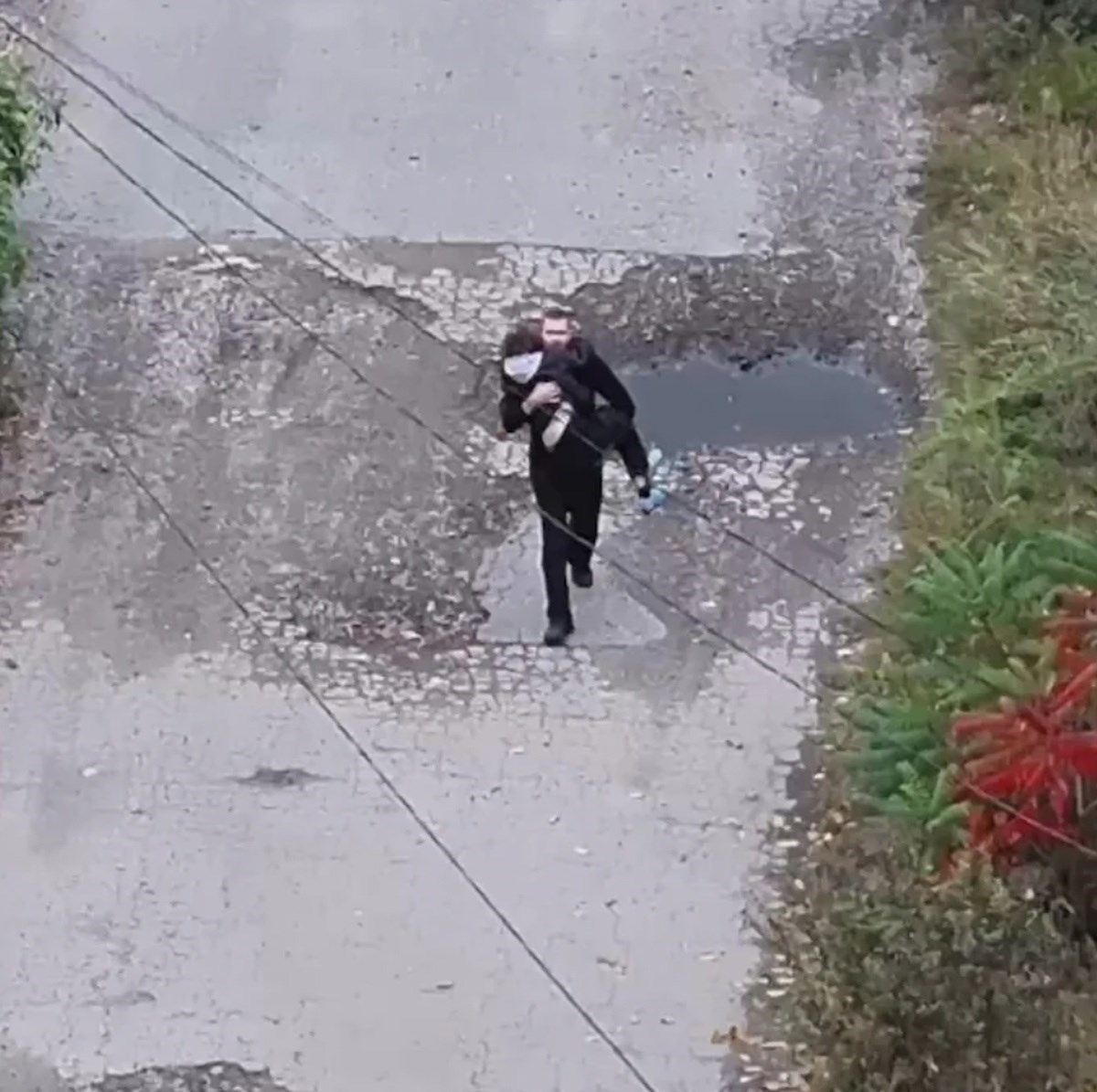 Dron snimio brutalne zločine Rusa u Pokrovsku, ali i jedan herojski čin