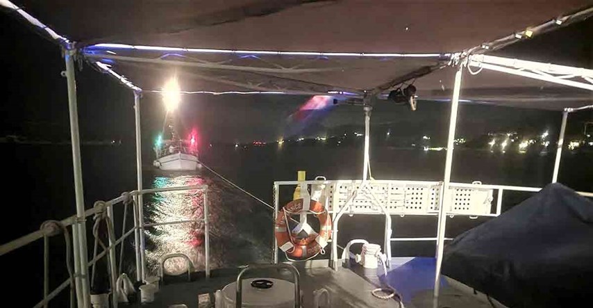 Brodolomac spašen s prevrnute jedrilice kod Koločepa