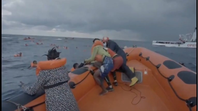 U brodolomu na Sredozemlju poginulo 6 migranata, među njima i šestomjesečna beba