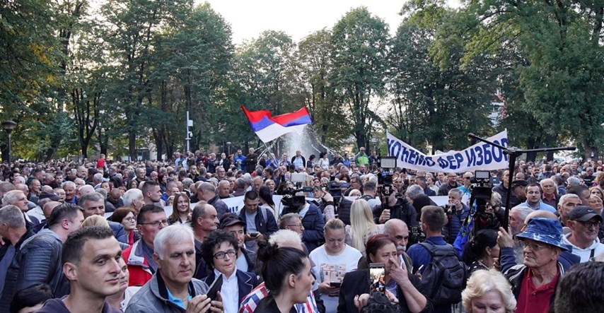 Tisuće prosvjednika u Banjoj Luci, traže odlazak Dodika: "Mile, lopove"