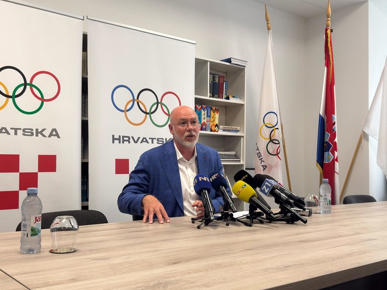 VIDEO Izvanredna presica u HOO-u: Držao ju je tajnik umočen u afere, nije rekao ništa