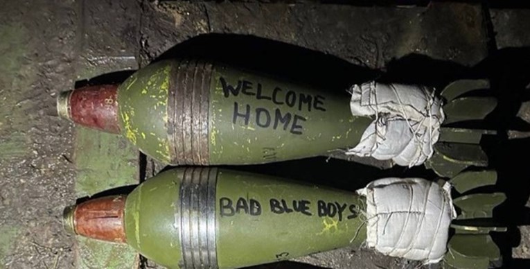 "Dobro došli kući, Bad Blue Boysi", piše na minobacačkim minama Ukrajinaca