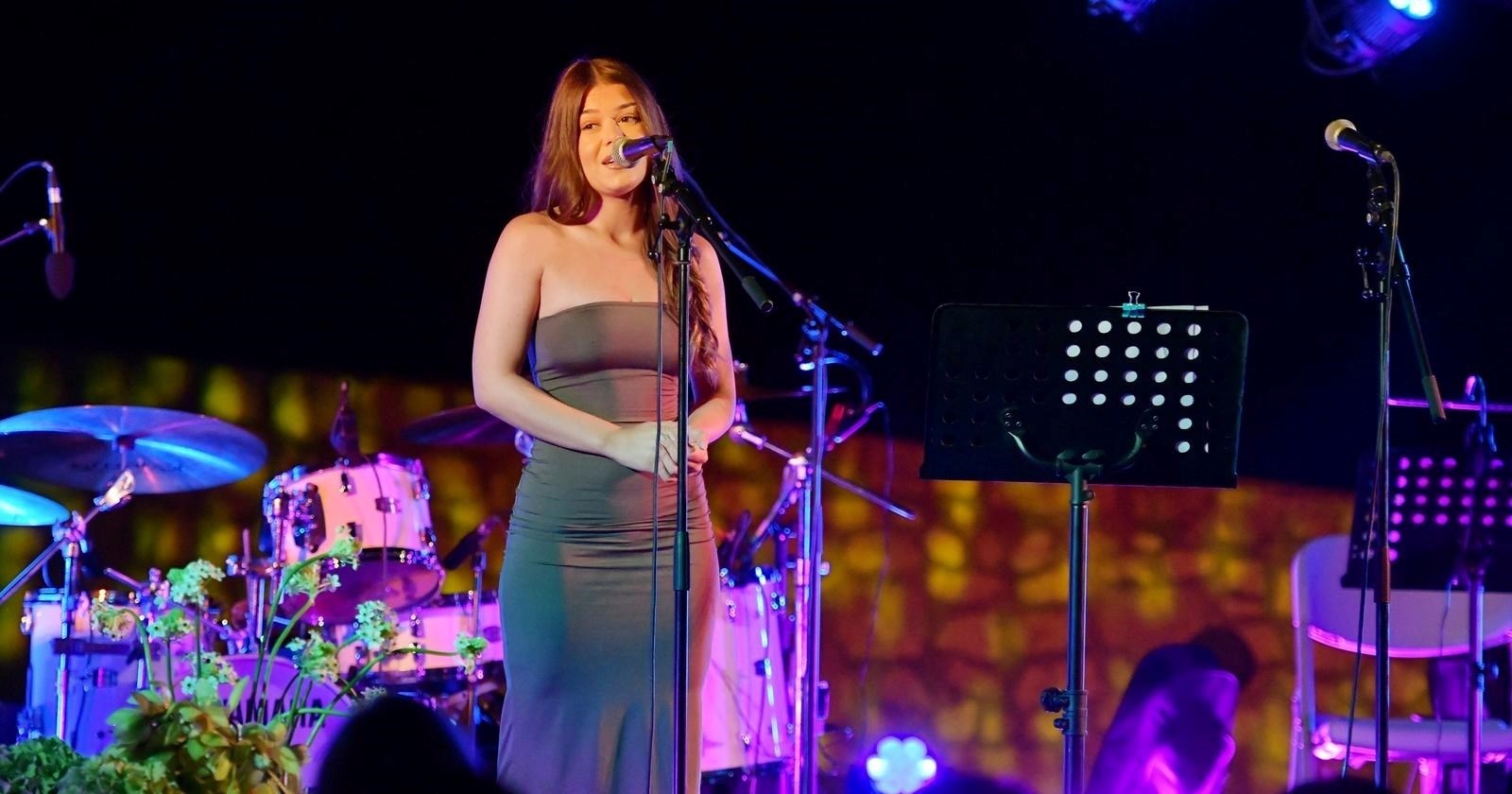 Lu Dedić se obratila publici na koncertu u čast oca Matije i bake Gabi