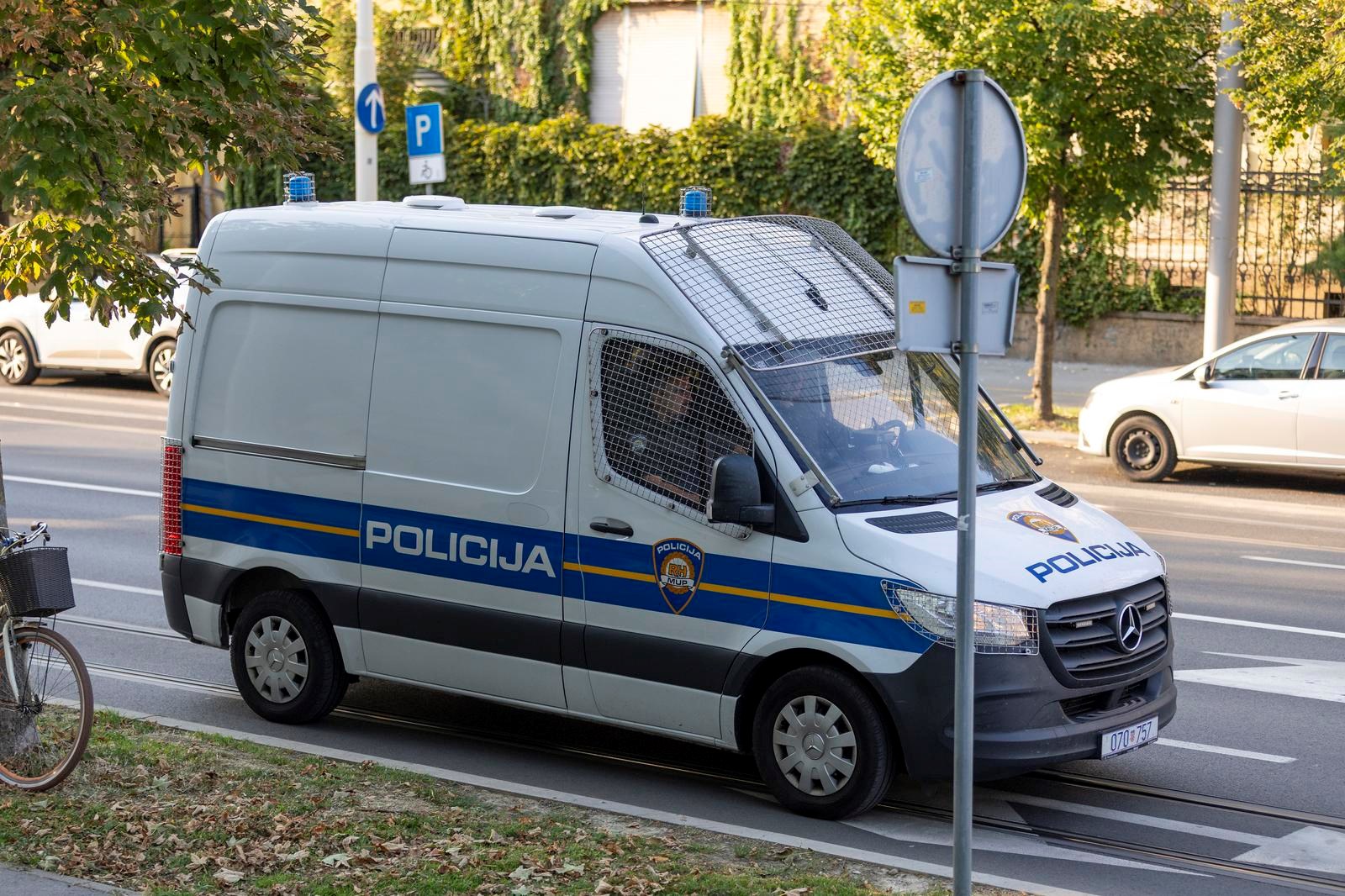 Osječanka mislila da kupuje dva auta, ostala bez 23.600 eura. Prevario je Belgijanac