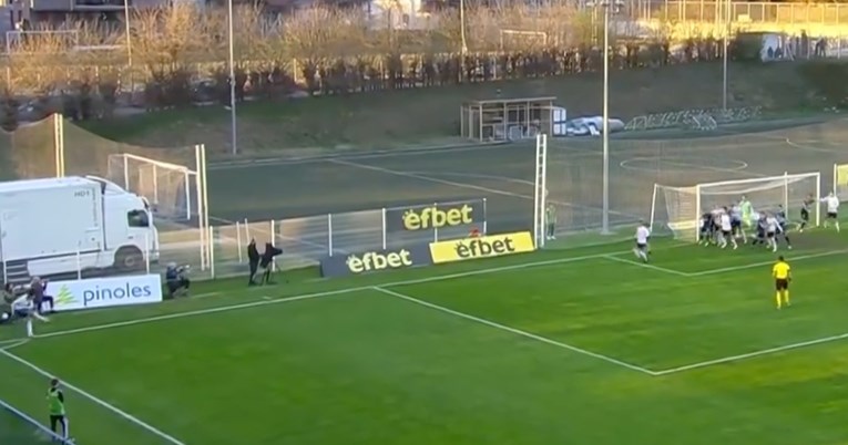 VIDEO Srpski nogometaš dva puta u istoj utakmici zabio direktno iz kornera