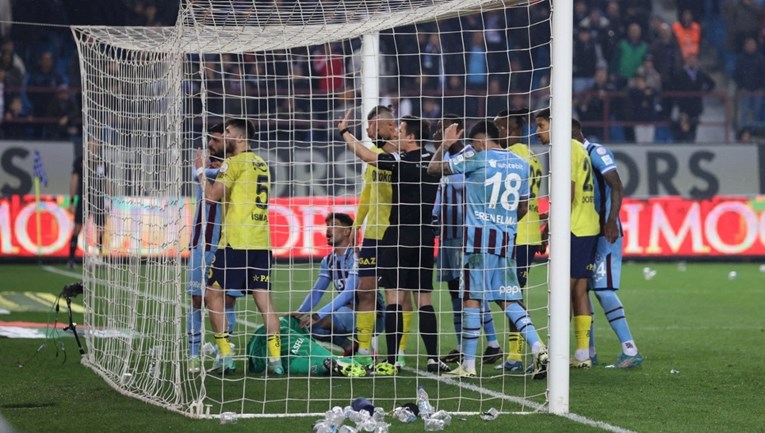 Okrvavljenog Livakovića pri bijegu s terena huligan udario šakom u glavu